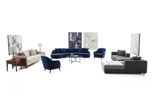 Ausstellung mit Polstergarnituren